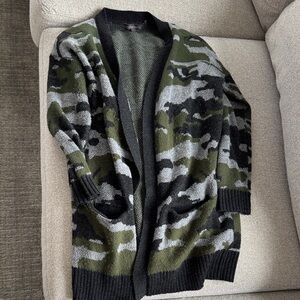Women's Camouflage Open-Front Cardigan Sweater - Olive & Gray